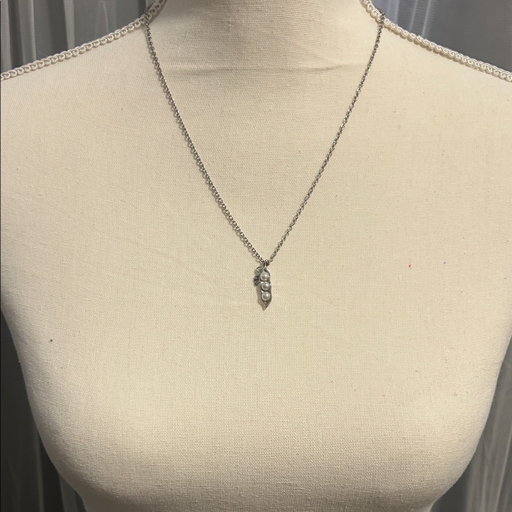 3 Peas in a Pod Silver Pendant Necklace